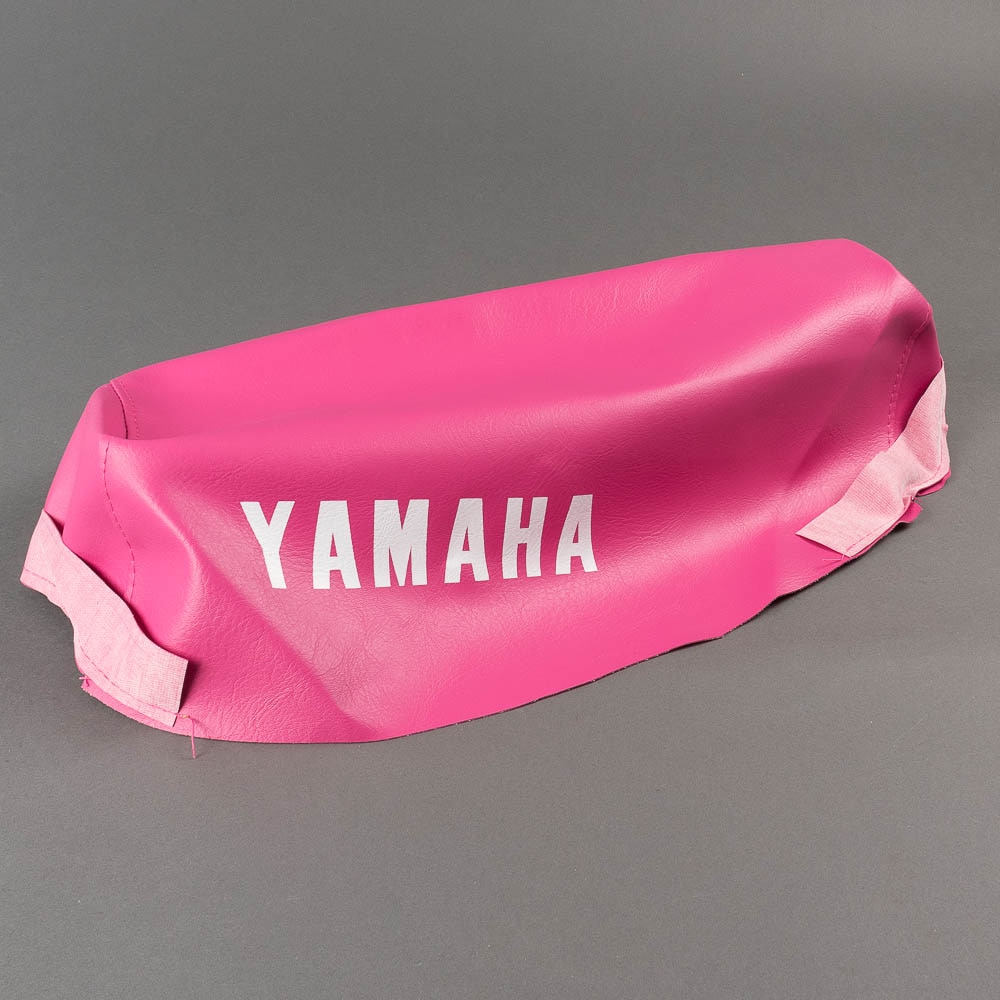 https://www.skoterdelen.com/pub_images/original/132-500418-Sadeloverdrag-Yamaha-DT50-Rosa-skoterdelen.jpg