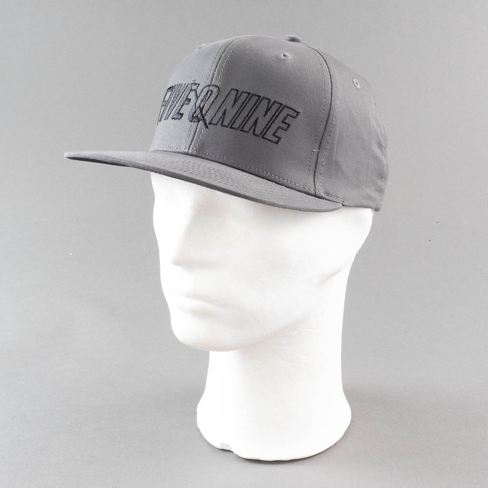 https://www.skoterdelen.com/pub_images/original/411-100977-Keps-509-Flat-Brim-CVT-Snapback-Charcoal-Black-skoterdelen.jpg