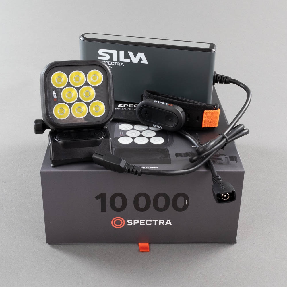 https://www.skoterdelen.com/pub_images/original/562-37912-Lampa-Silva-Spectra-A-pannlampa-skoterdelen.jpg