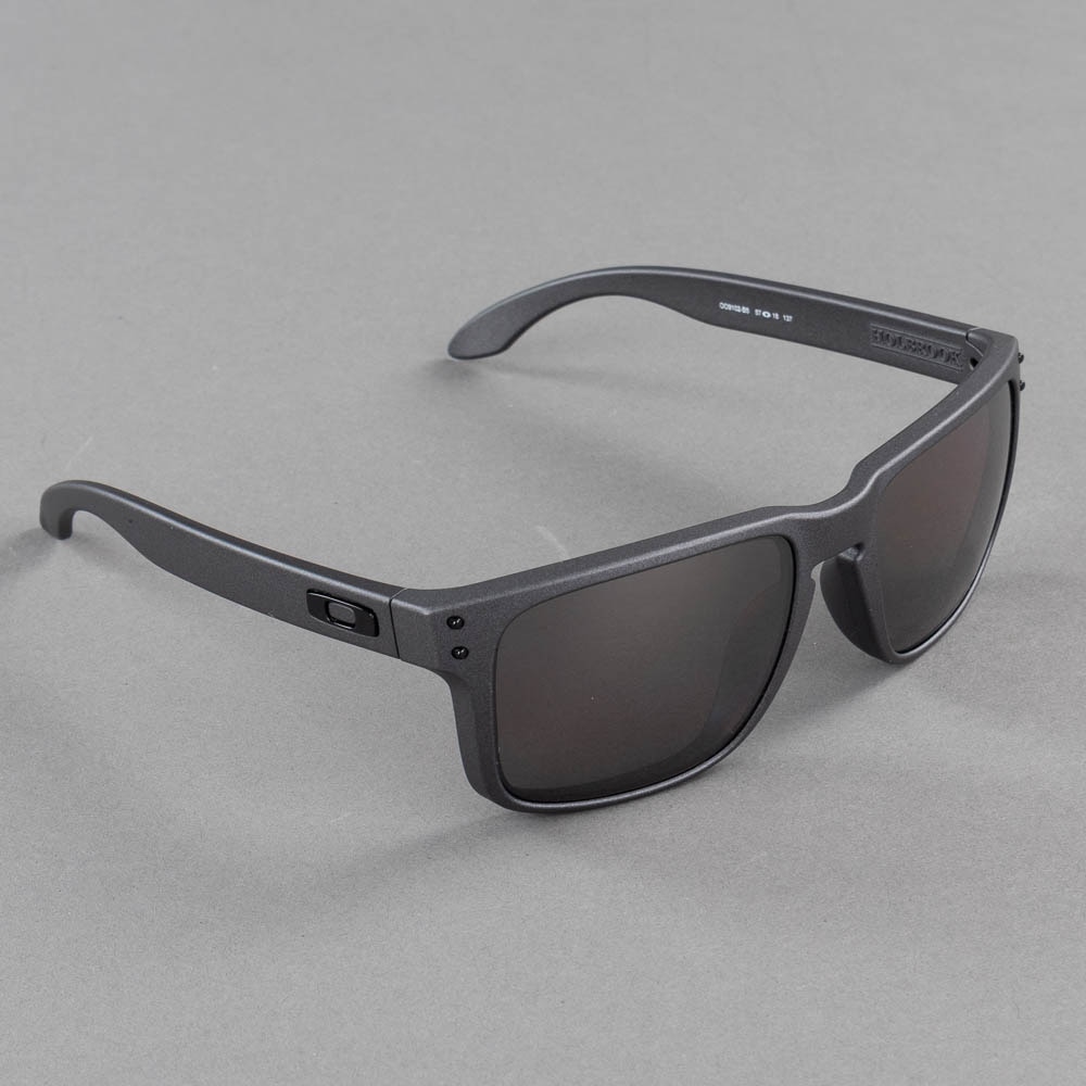 https://www.skoterdelen.com/pub_images/original/672-9102-B5-solglasogon-sunglasses-oakley-holbrook-skoterdelen.jpg